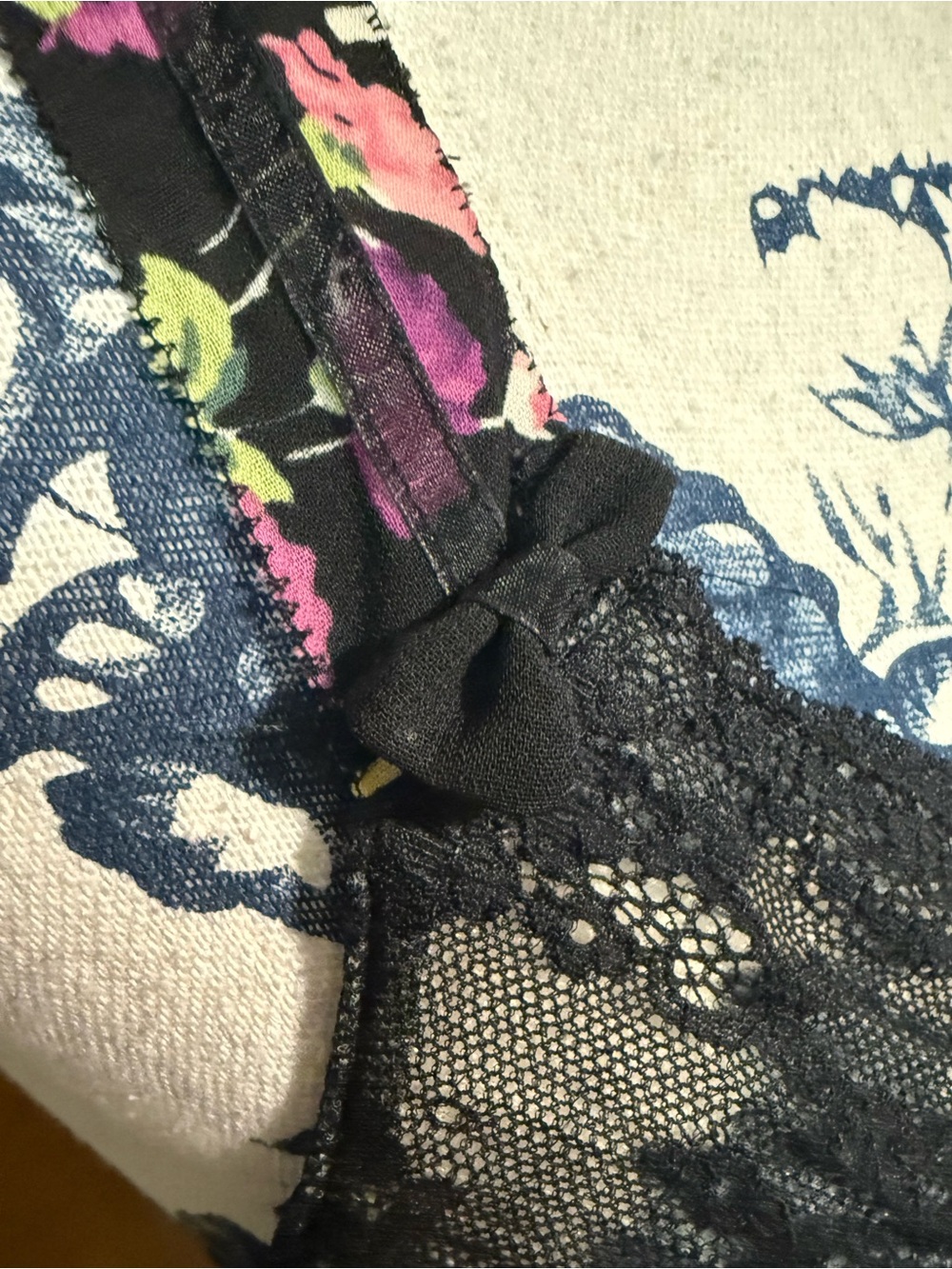 Oscar De La Renta- Black/pinkFloral Lace-Trim Sleep Chemise - Women Medium - Picture 7 of 13